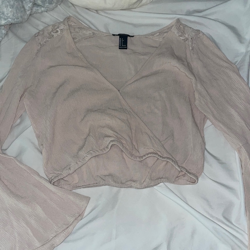 Blush belle sleeve crop top 🌸
